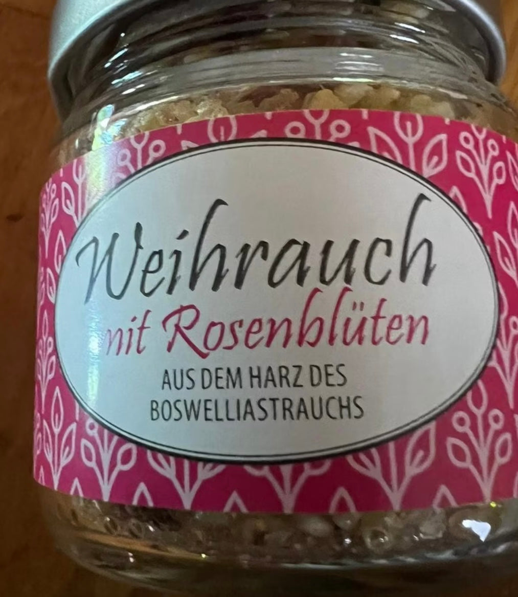 Weihrauch mit Rosenblüten